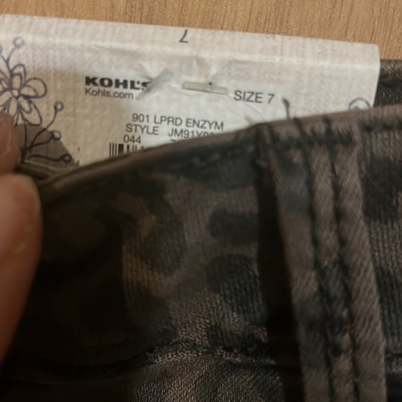 🤎Nwt 5 pocket so pretty leopard frayed him skirt Junior’s size 7 - Picture 6 of 7